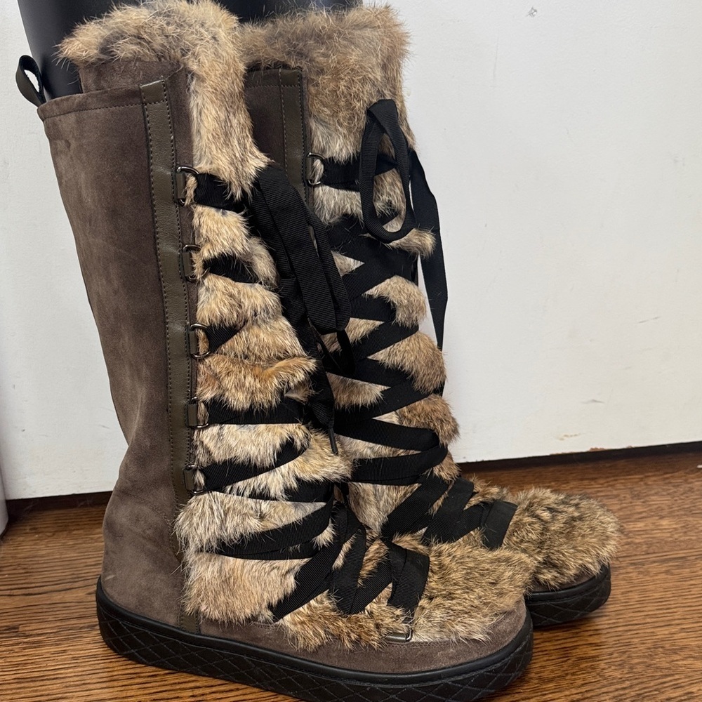 Moncler Zoelie Brown Suede and Fur Winter Boots $1100 - Picture 4 of 11